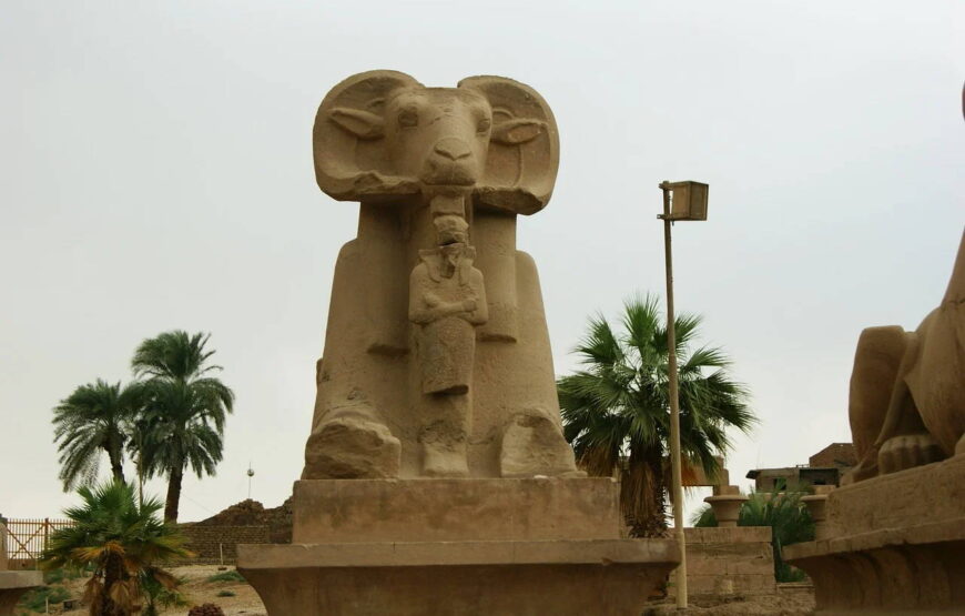 Золотой Луксор с Долиной царей